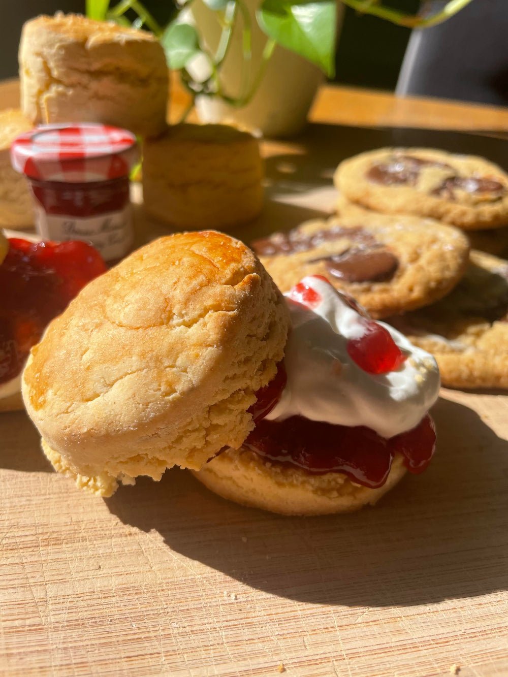 Cookies and Cream Tea - Gluten Free & Vegan - 2 Scones & 2 Cookies - The Cookie Lass